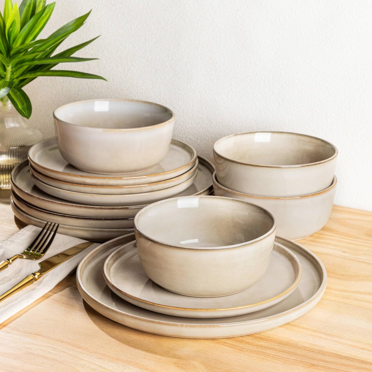 AmorArc Stoneware Dinnerware Set – Reactive Glaze, Service for 8